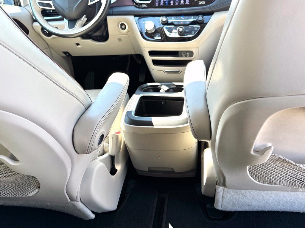Used 2020 Chrysler Pacifica Limited FWD image 22