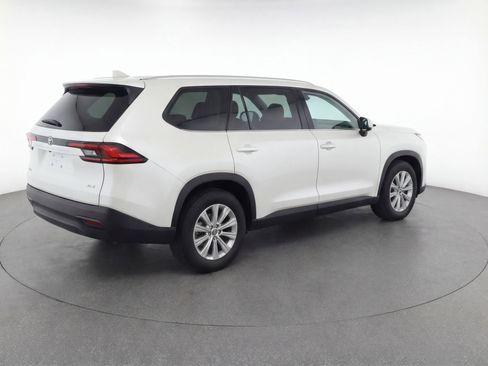 Used 2024 Toyota Grand Highlander image 9