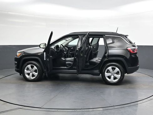 Used 2018 Jeep Compass Latitude w/ Cold Weather Group image 40
