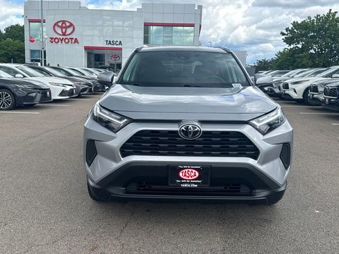 Used 2025 Toyota RAV4 XLE AWD/4WD image 2