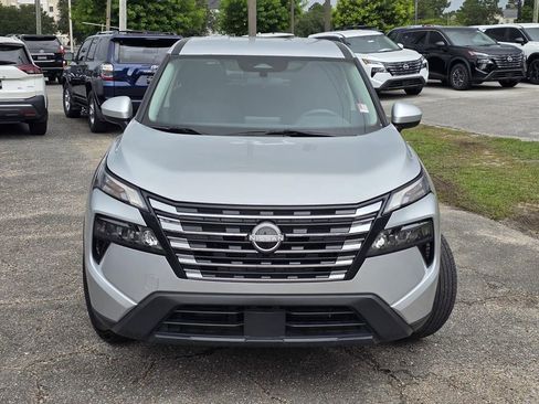 Used 2024 Nissan Rogue SV FWD image 3
