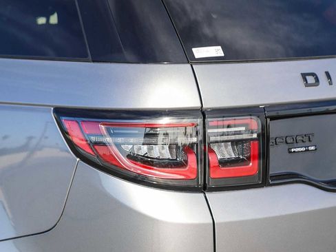 Used 2020 Land Rover Discovery Sport SE image 9