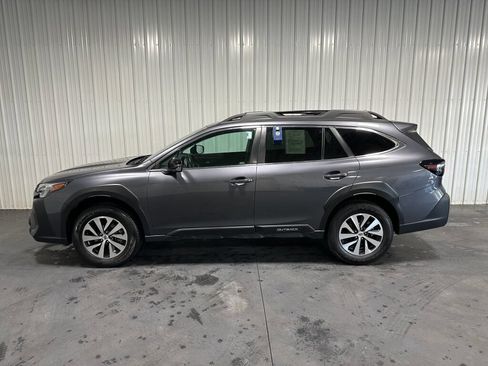 Used 2024 Subaru Outback Premium AWD/4WD image 4