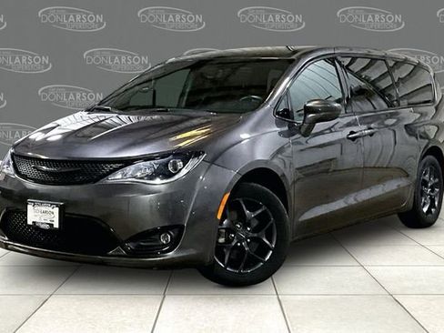 Used 2020 Chrysler Pacifica Touring w/ S Appearance Package image 3