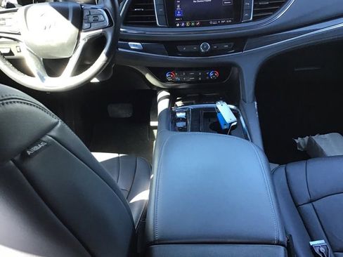 Used 2024 Buick Enclave Premium image 7