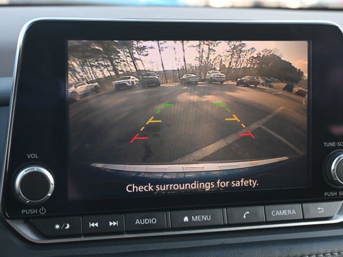 Used 2023 Nissan Rogue SV image 14