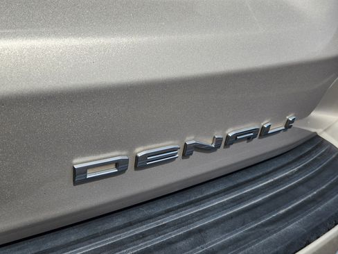 Used 2023 GMC Yukon XL Denali AWD/4WD image 21