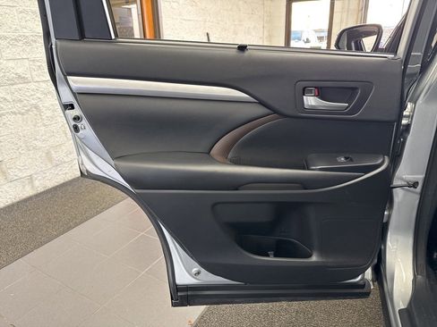 Used 2018 Toyota Highlander XLE image 45
