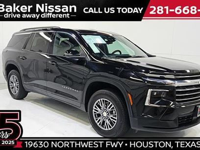 Used 2025 Chevrolet Traverse LT