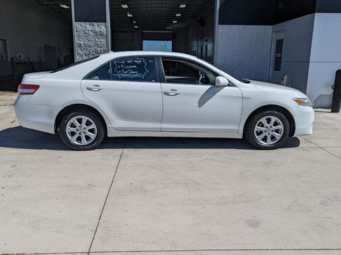 Used 2011 Toyota Camry LE image 1