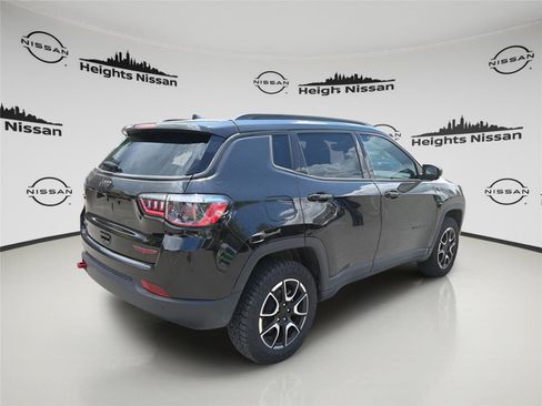 Used 2024 Jeep Compass Trailhawk AWD/4WD image 4
