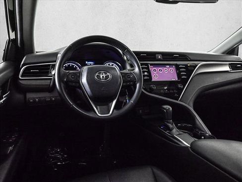 Used 2018 Toyota Camry SE w/ Moonroof Package FWD image 18