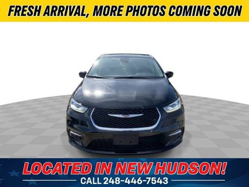 Used 2024 Chrysler Pacifica Touring-L FWD image 5