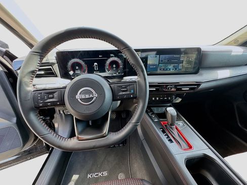 Used 2025 Nissan Kicks SR image 30