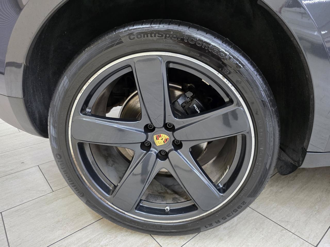 Used 2018 Porsche Macan AWD/4WD image 40