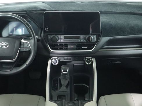 Used 2024 Toyota Grand Highlander XLE image 14