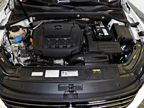 Used 2018 Volkswagen Passat 2.0T R-Line FWD image 22