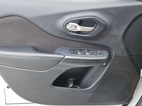 Used 2016 Jeep Cherokee Latitude image 16