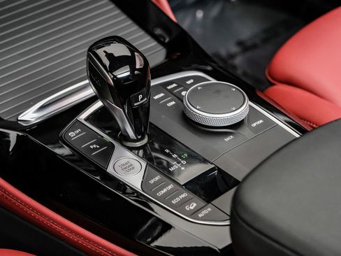 Used 2024 BMW X4 M40i w/ Shadowloine Package image 31