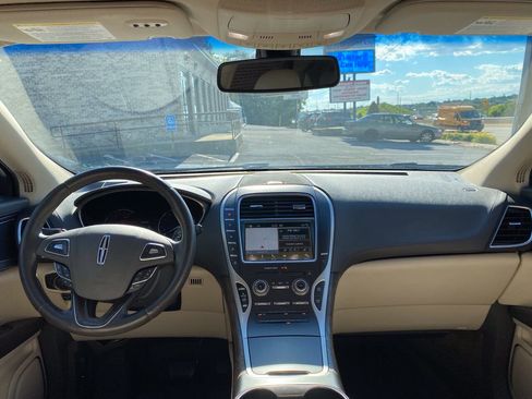 Used 2017 Lincoln MKX Select w/ Select Plus Package AWD/4WD image 21