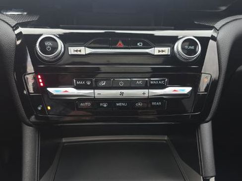 Certified 2022 Ford Explorer ST-Line w/ Class IV Trailer Tow Package image 23