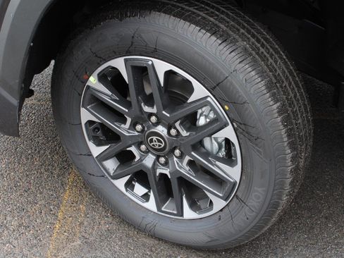 New 2026 Toyota Tundra Limited AWD/4WD image 8
