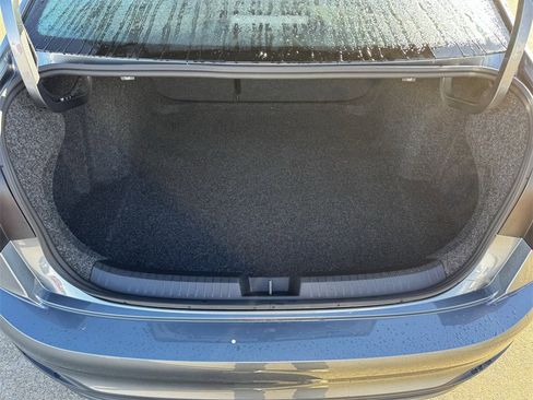 Used 2025 Volkswagen Jetta SE image 31