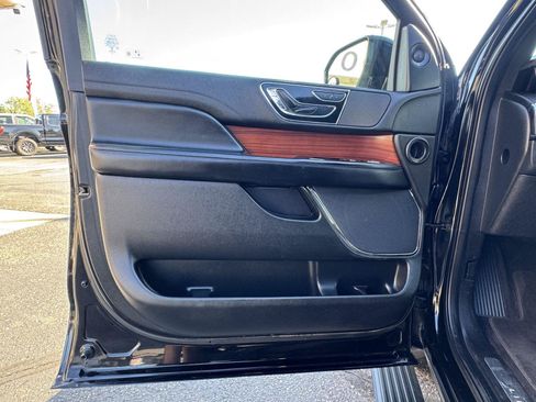 Used 2021 Lincoln Navigator L 4WD image 12