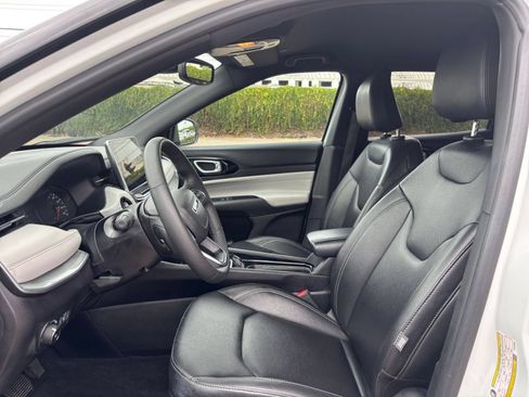 Used 2025 Jeep Compass Limited AWD/4WD image 23