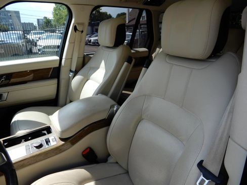 Used 2019 Land Rover Range Rover HSE AWD/4WD image 12