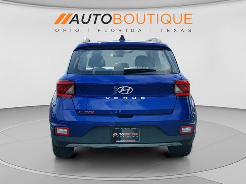 Used 2022 Hyundai Venue SEL FWD image 4