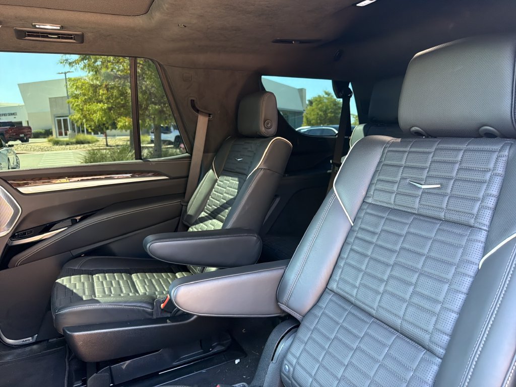 Used 2026 Cadillac Escalade Platinum Sport w/ LPO, ONYX Package AWD/4WD image 32