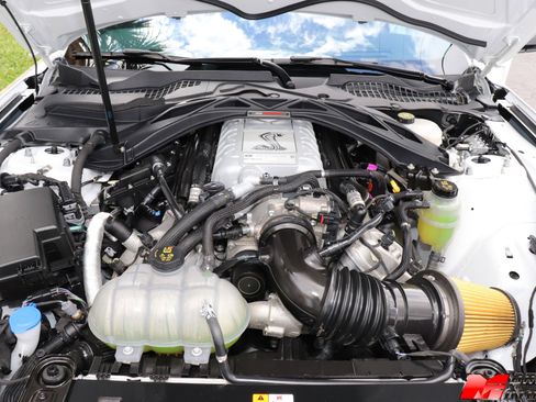 Used 2020 Ford Mustang Shelby GT500 w/ Carbon Fiber Track Pack image 12