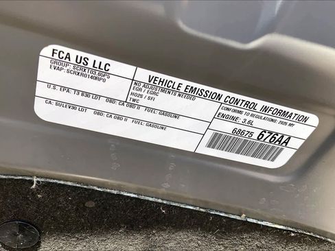 Used 2025 Chrysler Pacifica Limited image 32