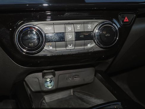 Certified 2025 Chevrolet Trax RS w/ Sunroof Package image 16