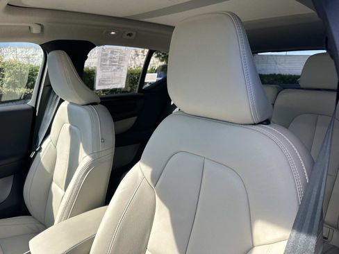 Certified 2024 Volvo XC40 B5 Plus w/ Climate Package image 19