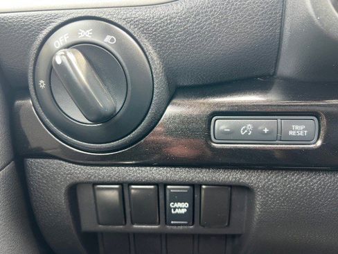 Used 2017 Nissan Titan SV image 26