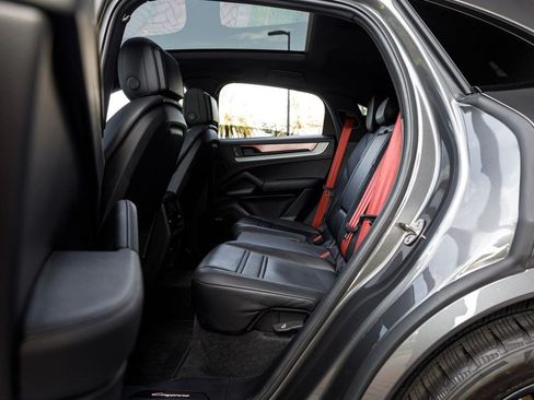 Used 2024 Porsche Cayenne Coupe AWD/4WD image 22