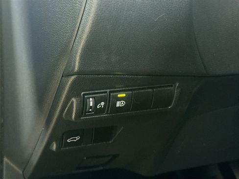 Certified 2022 Toyota Corolla Cross XLE image 10