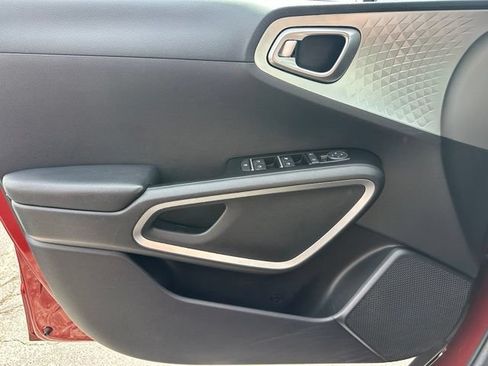 Used 2020 Kia Soul LX FWD image 25