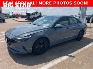 Used 2022 Hyundai Elantra SEL image 1