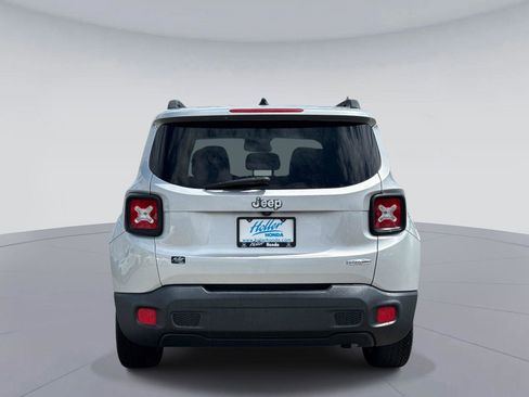 Used 2017 Jeep Renegade Latitude FWD image 5