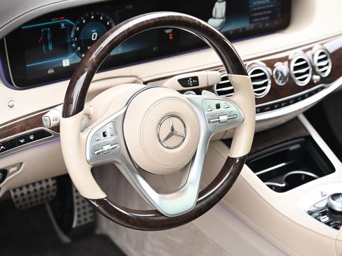 Used 2019 Mercedes-Benz S 560 Sedan image 26