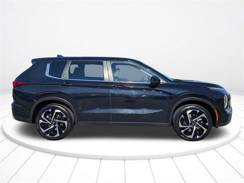 Used 2024 Mitsubishi Outlander SE image 2