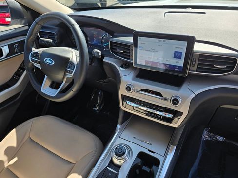 Used 2023 Ford Explorer XLT AWD/4WD image 11