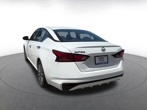 Used 2025 Nissan Altima 2.5 SV FWD image 11