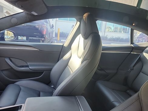 Used 2022 Tesla Model S image 19