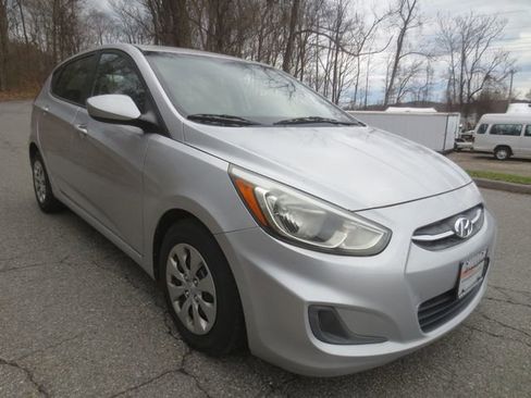 Used 2017 Hyundai Accent SE FWD image 2