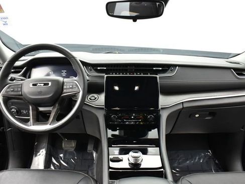 Used 2023 Jeep Grand Cherokee L Limited w/ Black Appearance Package image 10