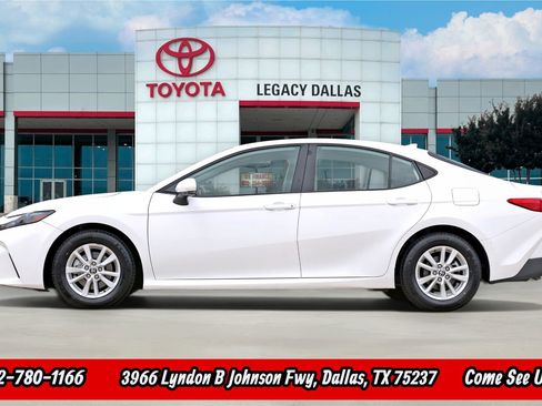Used 2025 Toyota Camry LE FWD image 7